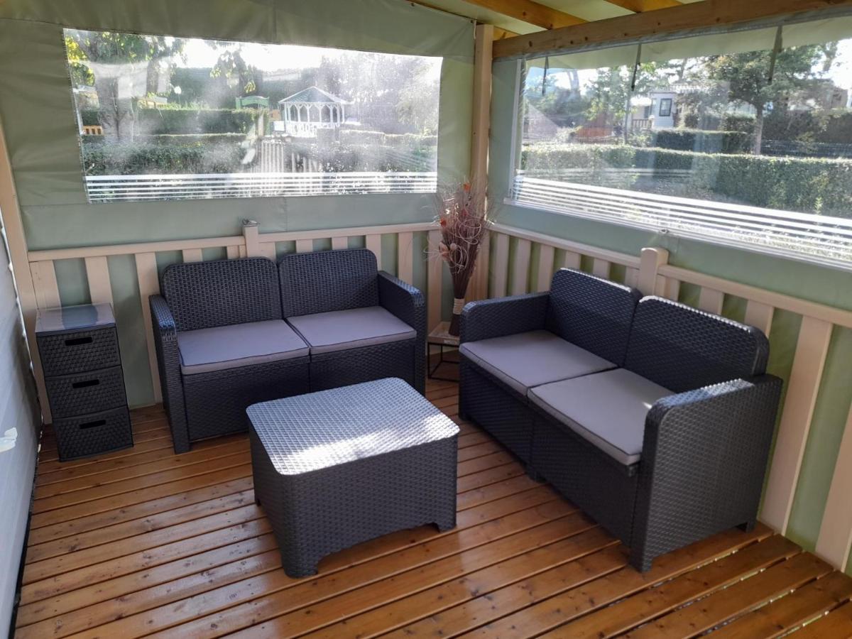 Le Mobile Home Le Victory Situe Au Camping Le Rio นัวแยลส์-ซูร์-แมร์ ภายนอก รูปภาพ