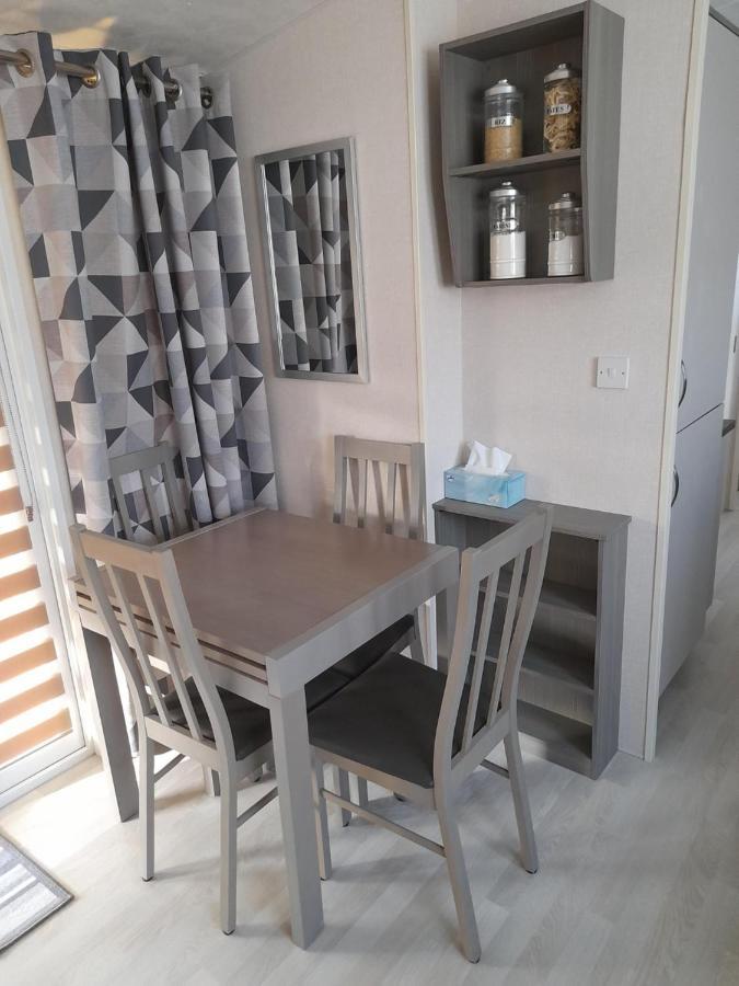 Le Mobile Home Le Victory Situe Au Camping Le Rio นัวแยลส์-ซูร์-แมร์ ภายนอก รูปภาพ