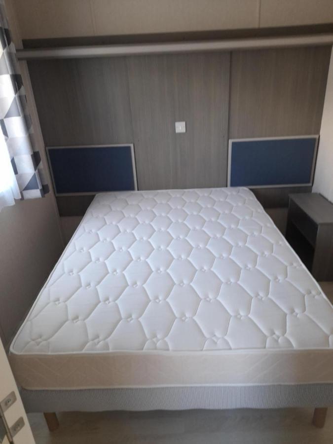 Le Mobile Home Le Victory Situe Au Camping Le Rio นัวแยลส์-ซูร์-แมร์ ภายนอก รูปภาพ